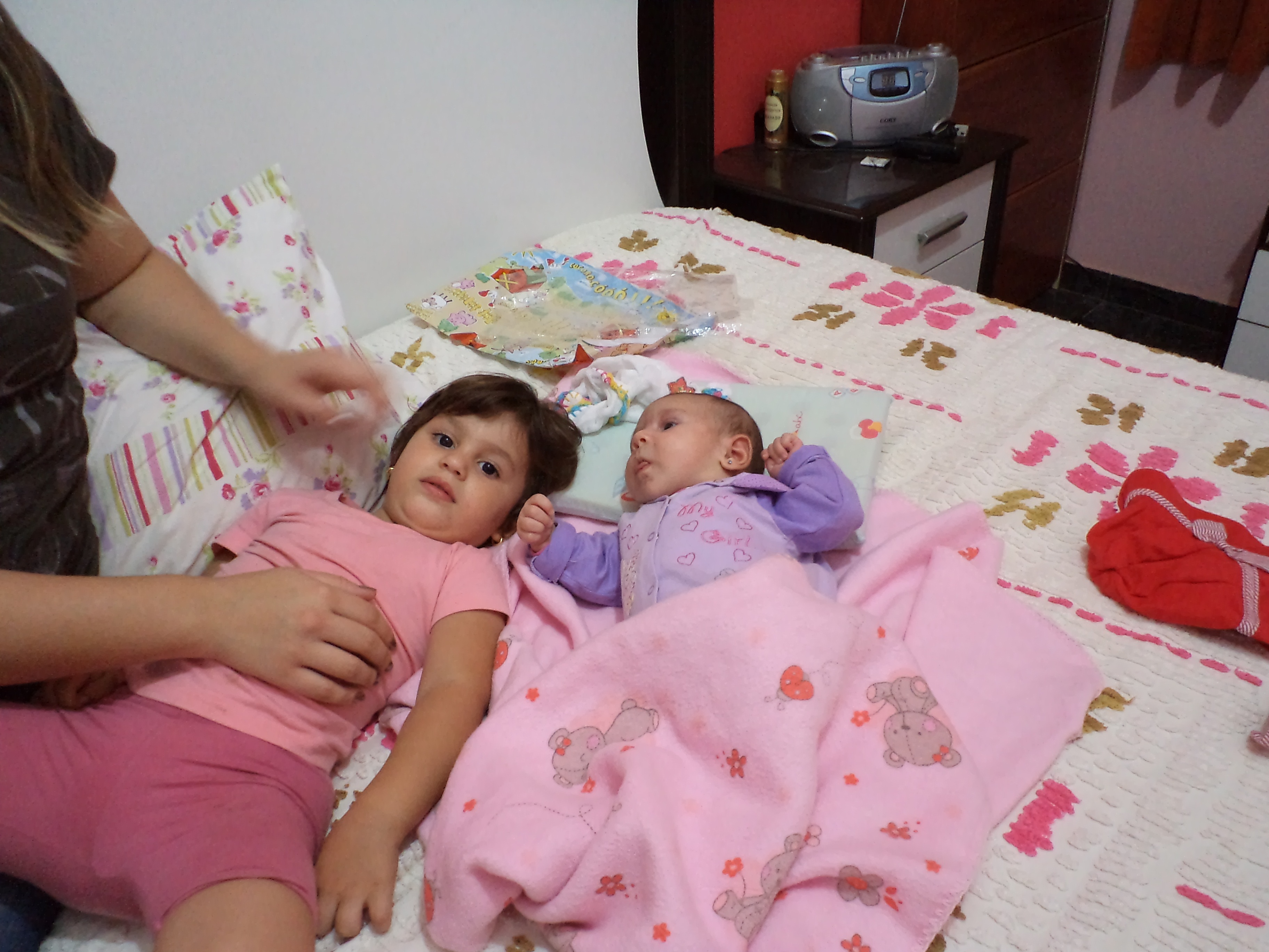 img_/2011/008_dezembro2011_rebeca_tana.jpg