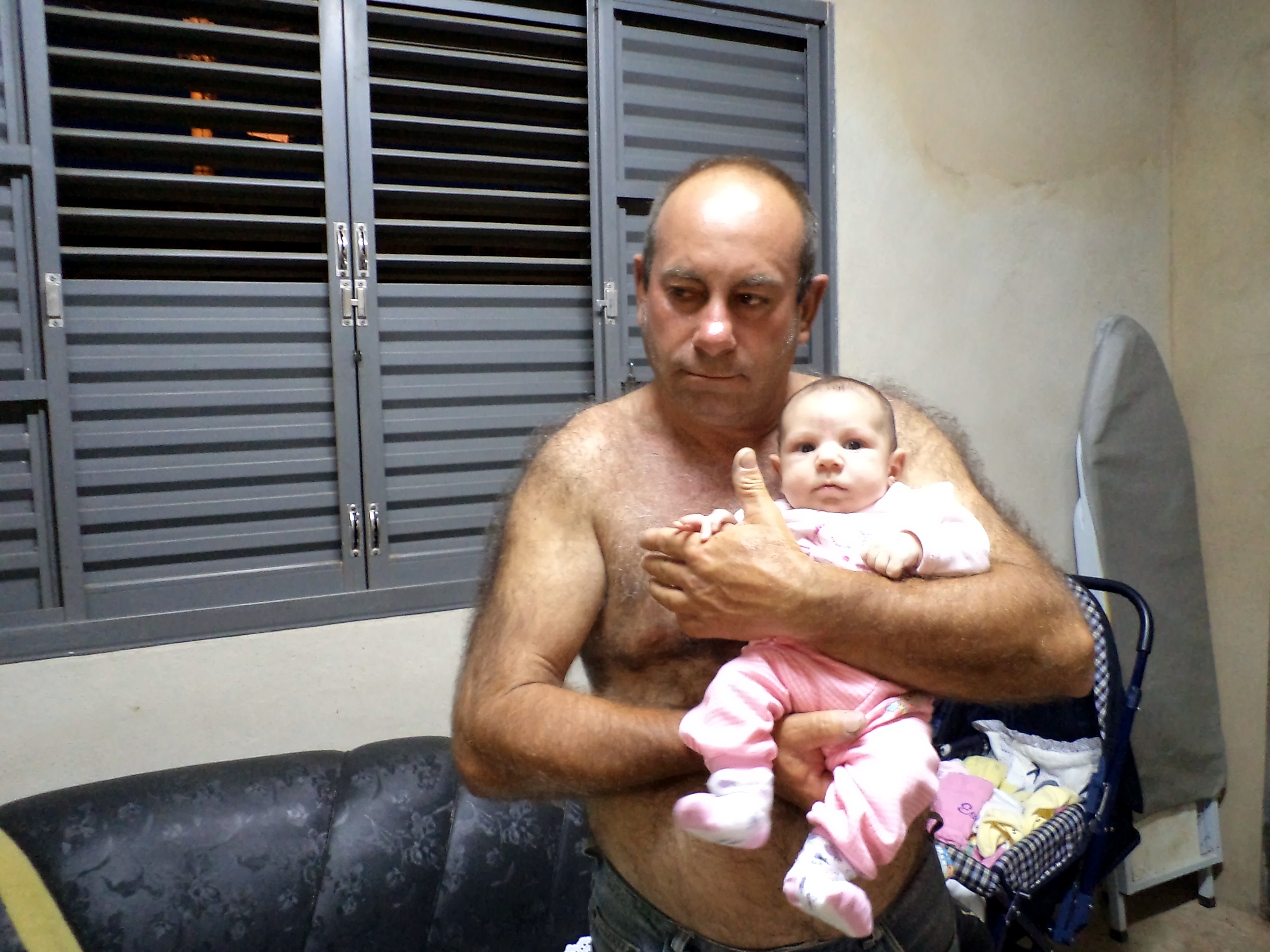 img_/2011/008_dezembro2011_vovo_colinho.jpg